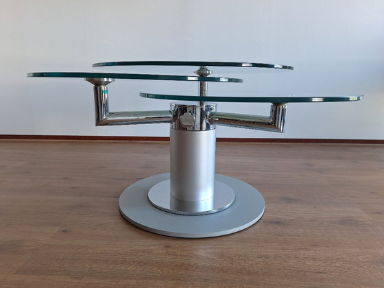 Image 1 of Bellissimo tavolino da salotto/caffè a tre ripiani, Italia, circa 1980.