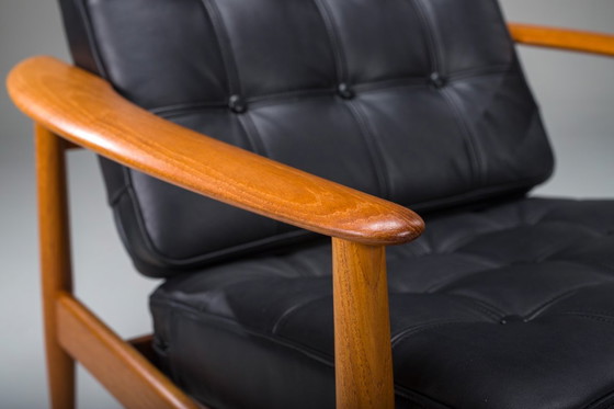 Image 1 of Fauteuil met model FD 164 frame van Arne Vodders en model 118 armleuningen van Grete Jalks in teak en zwart leer, Denemarken, ja