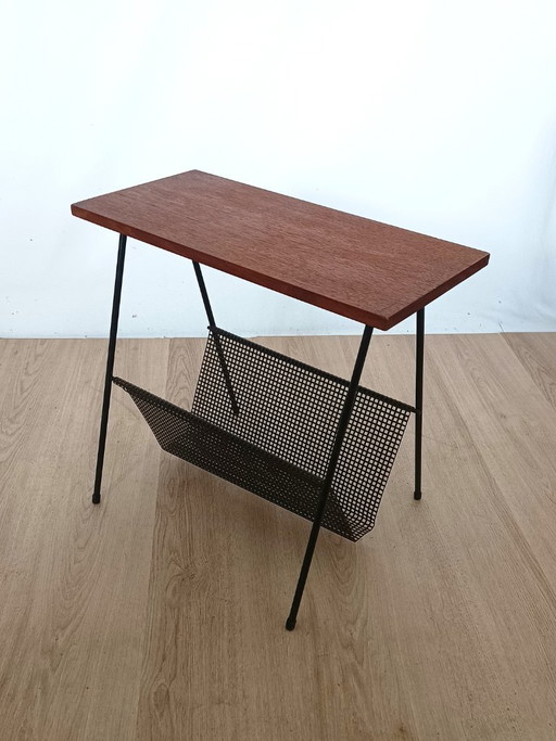 Pilastro Side table with reading tray
