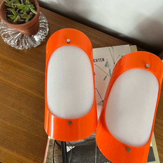 Pair of seventies orange plexiglass Wall lights (photo 2 of 9)