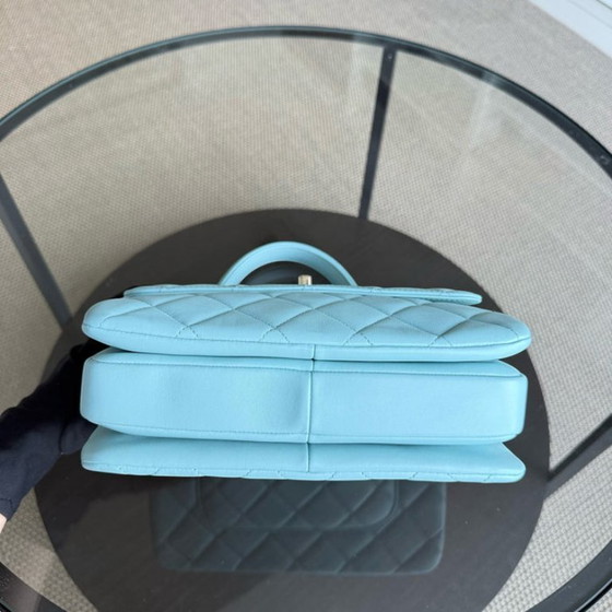 Image 1 of Borsa Chanel Trendy CC piccola - Pelle di agnello trapuntata color Tiffany con finiture dorate