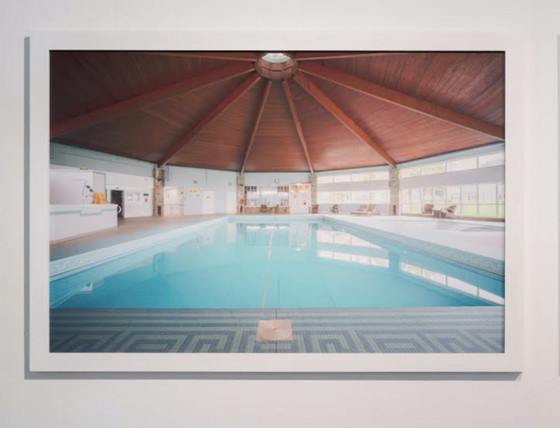 Image 1 of Piscina vuota — Grande fotografia a colori incorniciata 70x100 cm