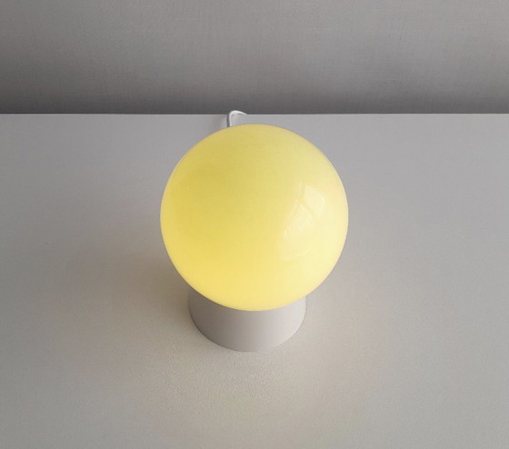 Image 1 of Zacht groen glazen art deco plafondlampje, pastelkleurige glazen bol lamp, small variant