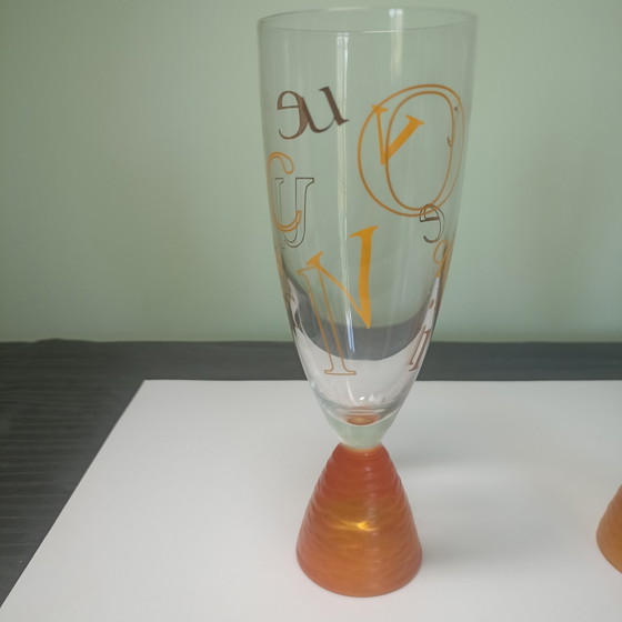 Vintage Veuve Clicquot 'Alphabet' Champagneflûtes – Set van 3 – Collector's Item – Glazen & Karaffen, Crystal (photo 2 of 10)