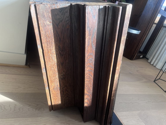 Image 1 of Armario antiguo de madera con detalles únicos