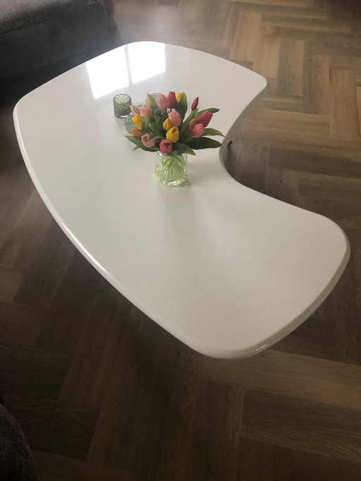 Shu coffee table by Roderick Vos