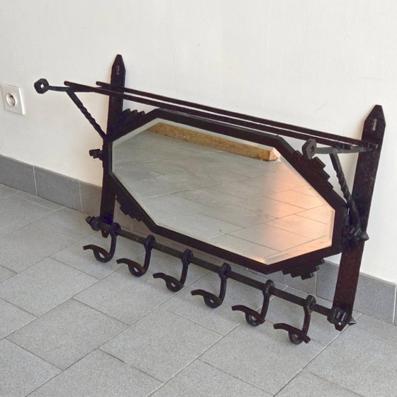 Image 1 of Perchero de pared con espejo, estilo art déco francés, años 20-30, metal martillado.