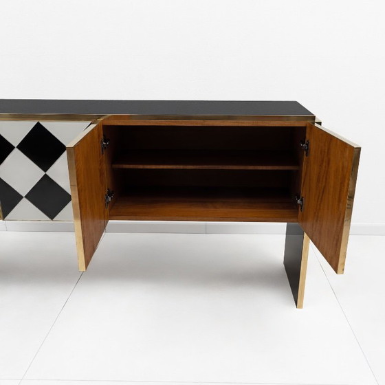 Dressoirs met wit en zwart ruitpatroon en messing details, Glas, Modern (foto 4 van 6)