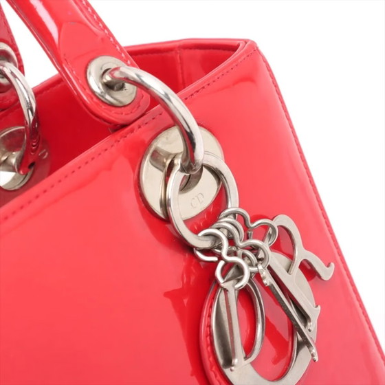 Lady Dior Mediana roja de charol – Christian Dior, Bolsos de mano, Cuero (photo 10 of 15)