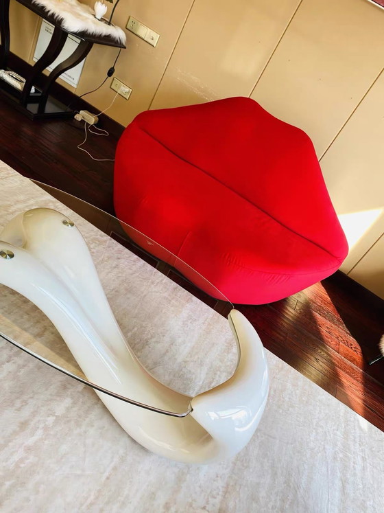 Image 1 of Canapé "Bocca" en velours rouge, Studio 65