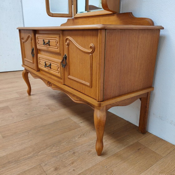 Image 1 of Tavolo da trucco vintage in stile Queen Anne, con specchio a trittico.
