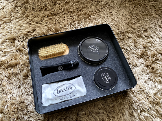 Image 1 of Baxter fauteuil + hocker, model Charlotte Longe (zwart leer)