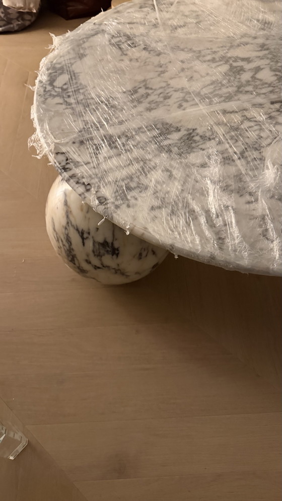 Viola Calacatta Marmor Couchtisch rund – Couchtische (photo 8 of 15)
