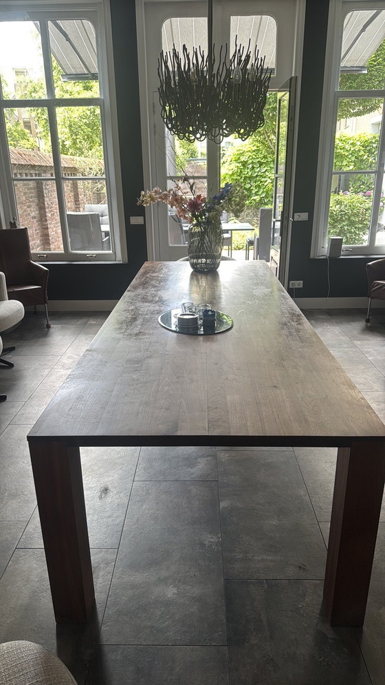 Image 1 of Amerikaans houten tafel met 8 Spica stoelen