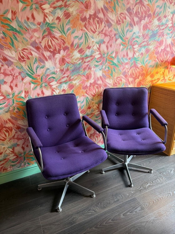 Image 1 of 2 chaises de salle à manger pivotantes Artifort vintage