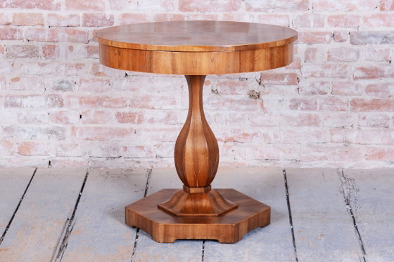Petite table Biedermeier restaurée, par J. Danhauser, noyer, épicéa, Autriche, années 1820 – Tables d'appoint (photo 7 of 9)