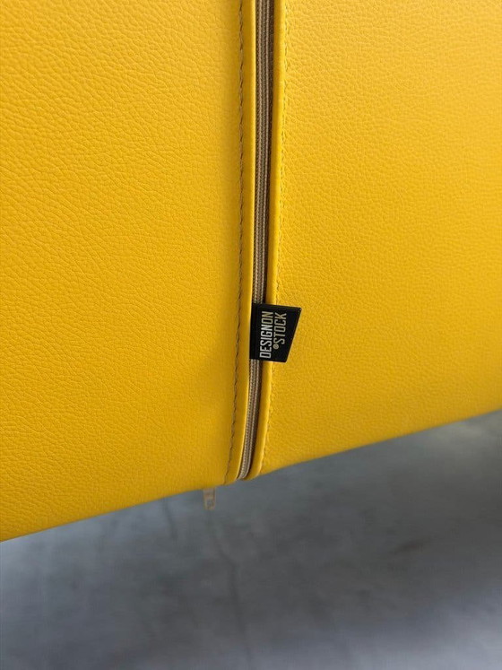 Design on Stock Bloq 3-seater sofa - ocher yellow leather, 3-5 seaters, Chrome (photo 9 of 10)