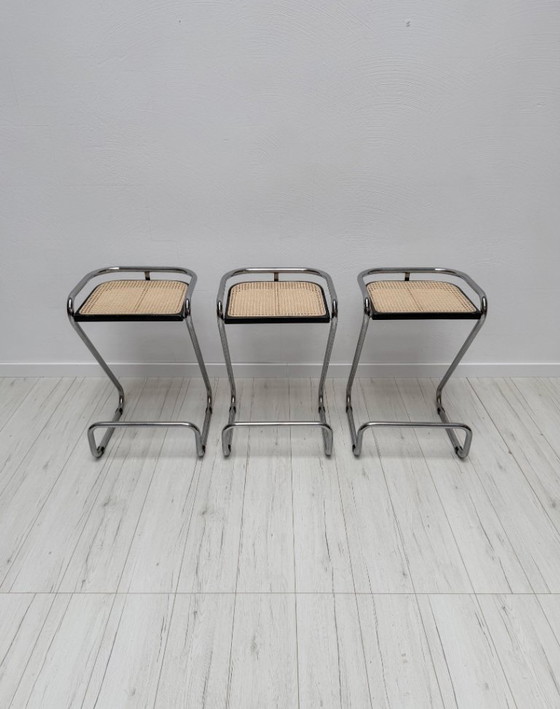 1970s Set of 3 Vintage Italian Wicker & Chrome Barstools (photo 3 of 9)