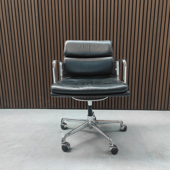 Image 1 of Herman Miller Eames EA217 - Pelle nera vintage