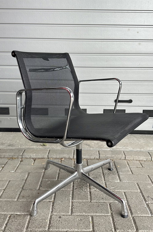 Vitra EA 108 design stoel 