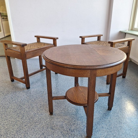 Image 1 of Conjunto de dos sillas bajas y mesa de centro de la Escuela de Ámsterdam.