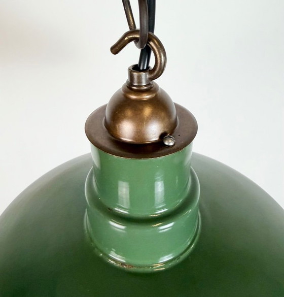 Image 1 of Industriële Britse hanglamp van groen emaille, jaren 60