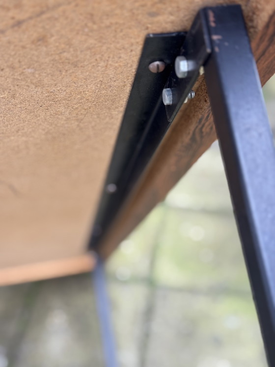 Image 1 of Tavolino da caffè impiallacciato in noce