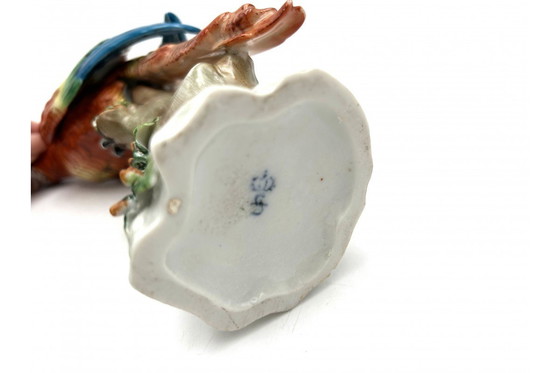 Image 1 of Estatuilla de porcelana de un loro, Sitzendorf, Alemania, principios del siglo XX.