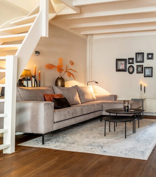 As good as new! Lovely sofa