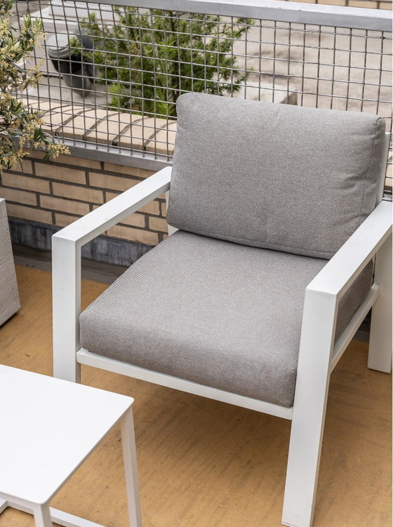 Image 1 of 2 weiße Aluminium-Gartenstühle