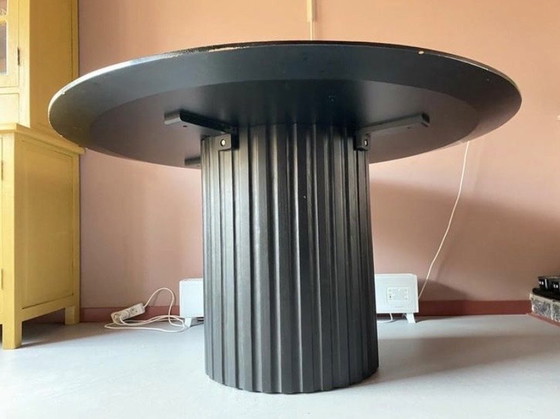 Image 1 of Mesa de comedor redonda HKLiving Pillar negra | Diámetro 140 cm