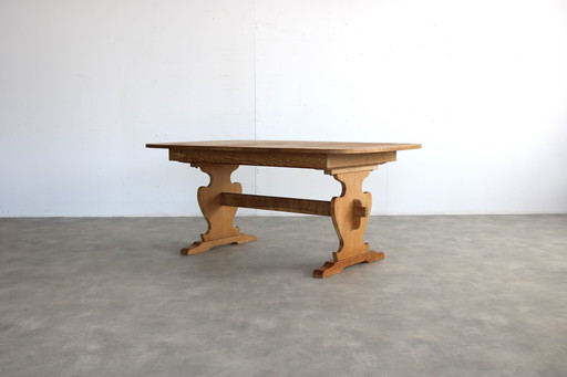 table à manger extensible en chêne brutaliste