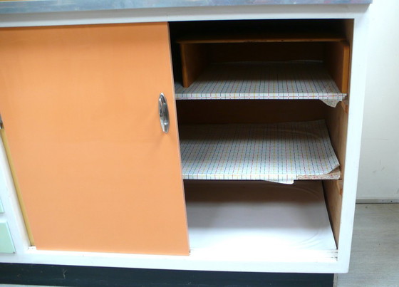 Image 1 of 50er Küchenschrank mit Schiebetüren + Schubladen in bunten Farben, Vollholz, original Zustand