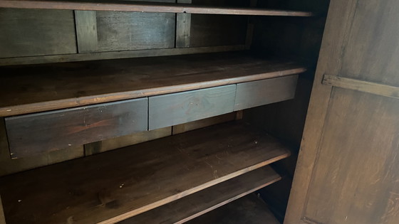 Image 1 of Magnifique armoire antique élégante avec beaucoup d'espace de rangement et 3 tiroirs