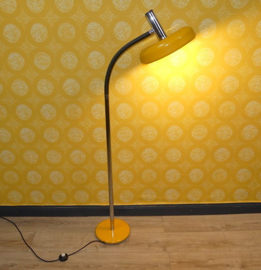 1970s grote vloerlamp geel/chroom verstelbare zwanenhals