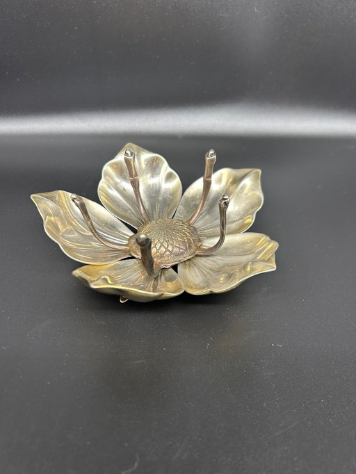 fiore decorativo con petali mobili