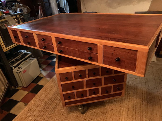Image 1 of Unieke kast / tafel met vele laatjes