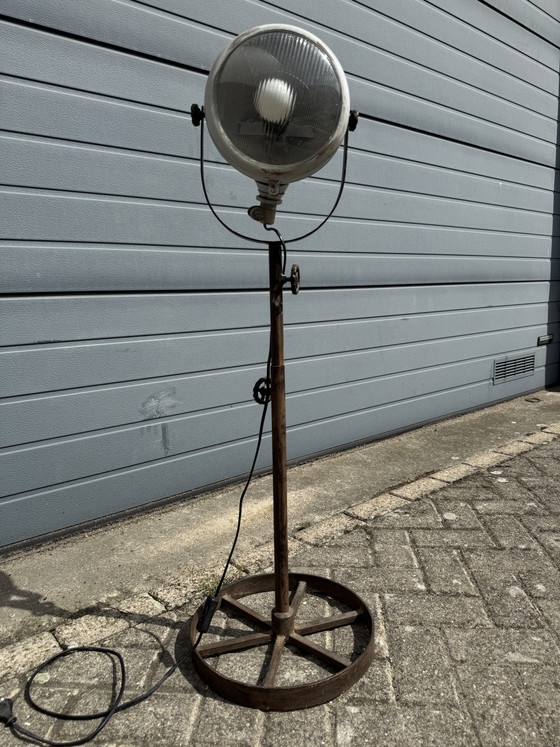 Image 1 of Lampe industrielle fabriquée à partir d'une voiture ancienne