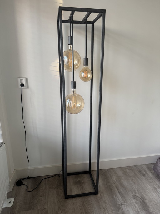 Vloerlamp industrieel- inclusief 3 lichtbollen