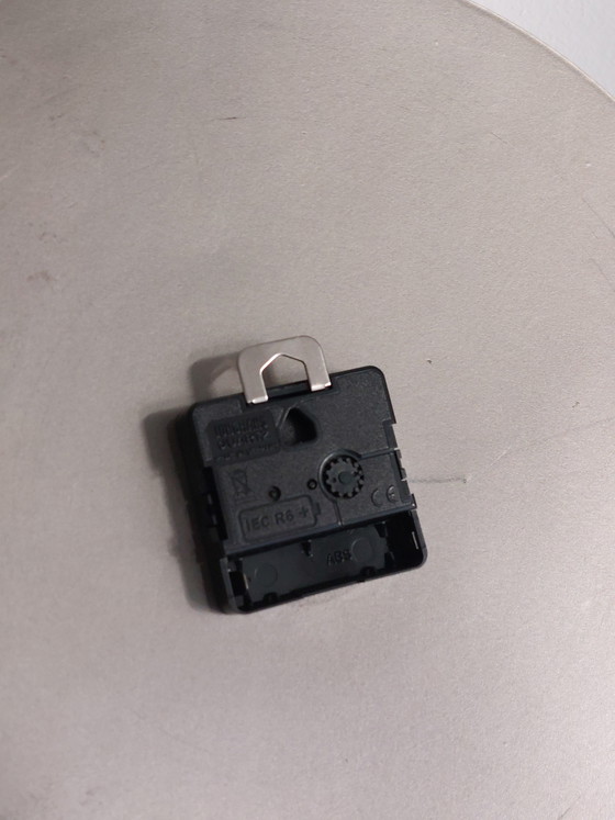 Image 1 of Postmoderne metalen vintage wandklok Hermle Duitsland Memphis-stijl