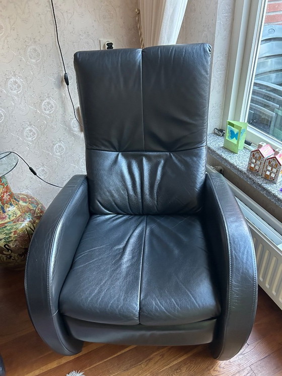 Designer Black Leather Sofa (3-Seater) and Two Matching Black Leather Chairs (Recliner) – 3-5 seaters (photo 4 of 7)