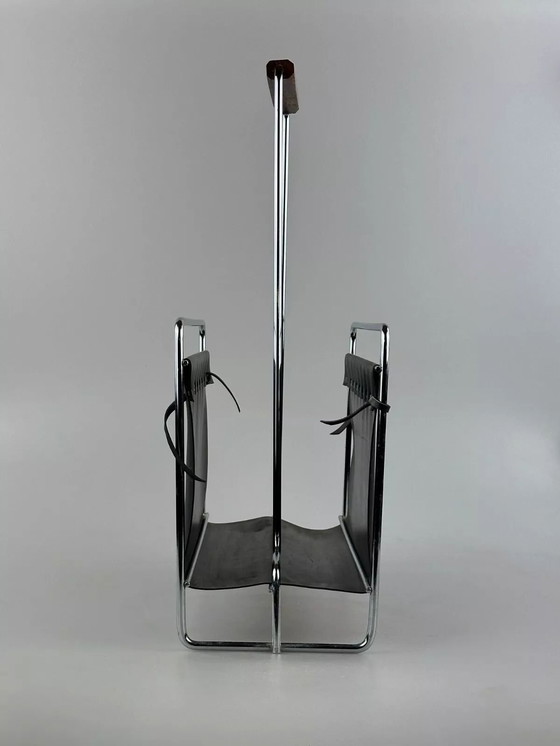 Image 1 of Revistero de metal de teca de los años 60 y 70 con diseño de mediados de siglo.