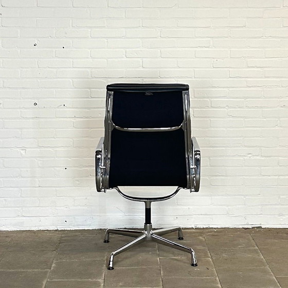 Image 1 of Vitra EA 209 Soft Pad Chair mit hoher Rückenlehne, Drehung und Armlehnen