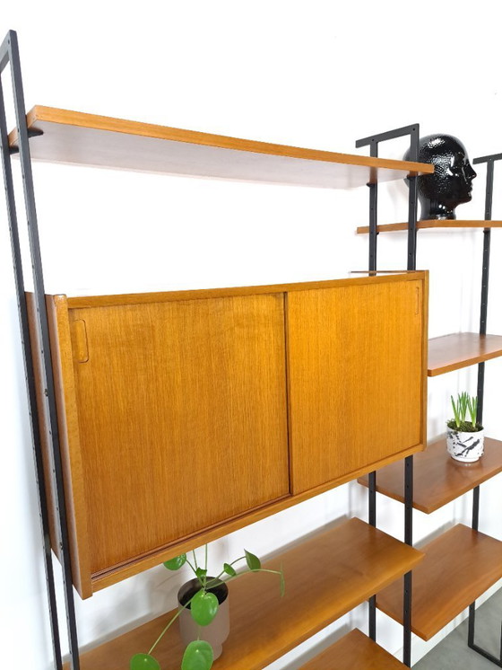 Image 1 of Parete componibile Omnia, Hilker, teak e acciaio nero con ripiani e mobiletto