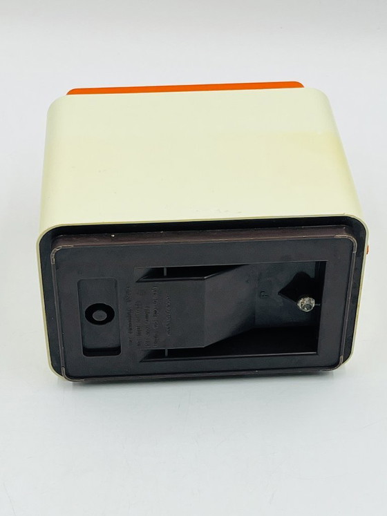 Image 1 of Vintage Terraillon keukenweegschaal in oranje en crème.