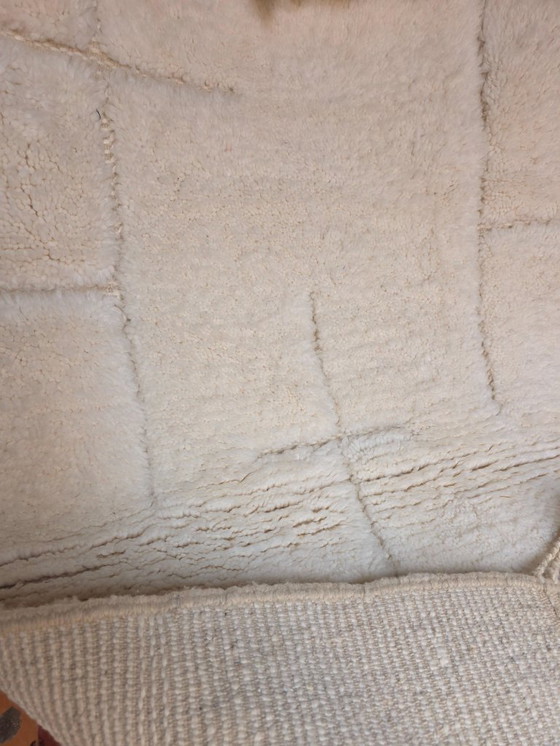 Image 1 of Small cream Moroccan Beni Ourain pmush rug 147 x 102 cm