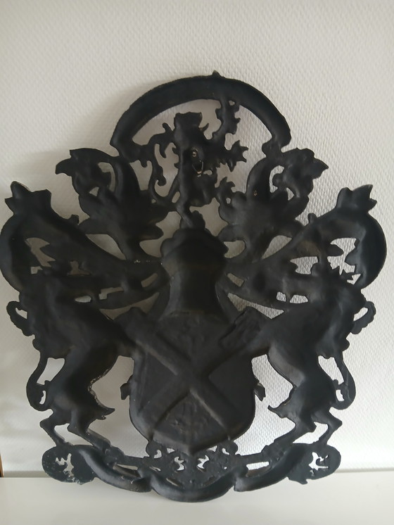 Image 1 of Placa con escudo de armas.