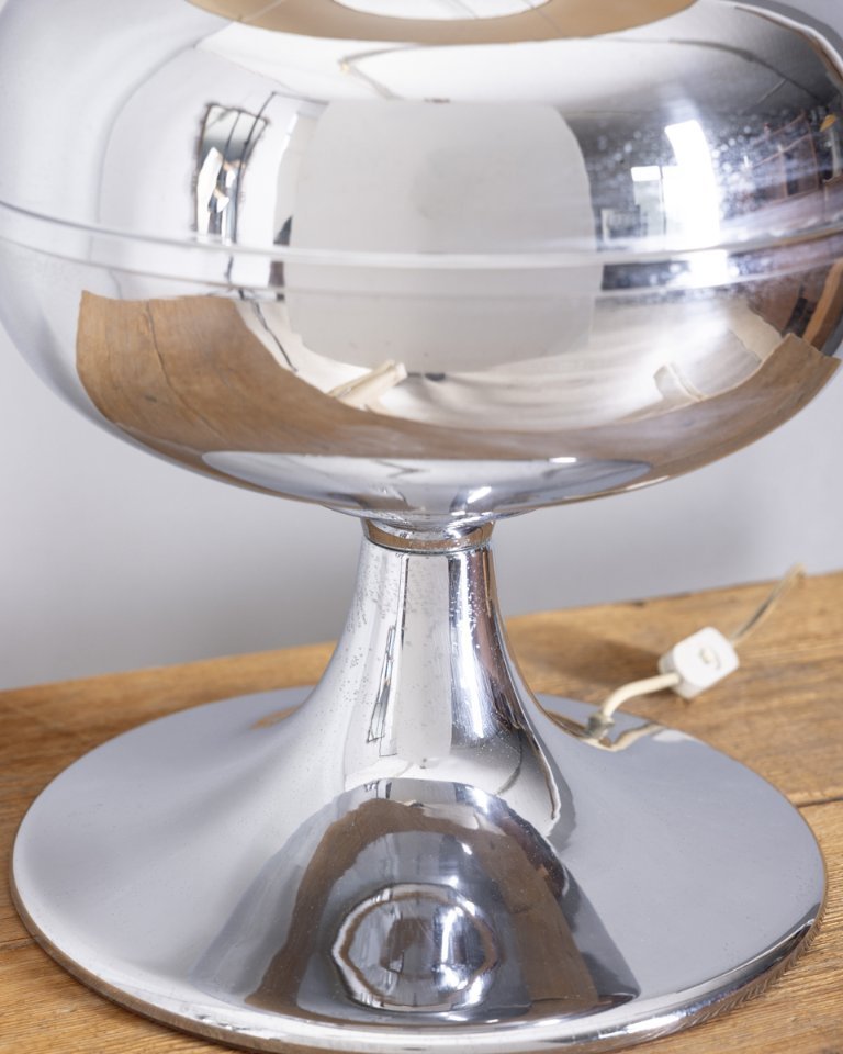Lampe en metal chromé dans le gout Willy Rizzo. Années 70