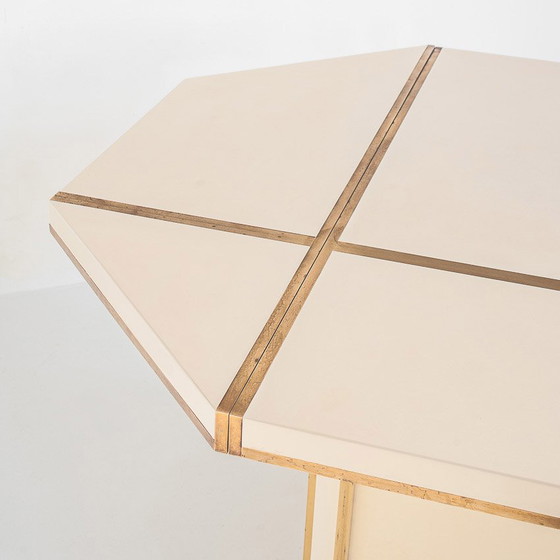 Image 1 of Mesa de comedor extensible, Jean-Claude Mahey, madera lacada y latón dorado, 70’s – Francia