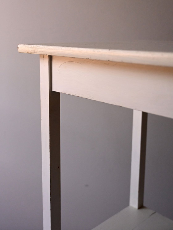 Image 1 of Paar mid-century Scandinavische witgeschilderde nachtkastjes